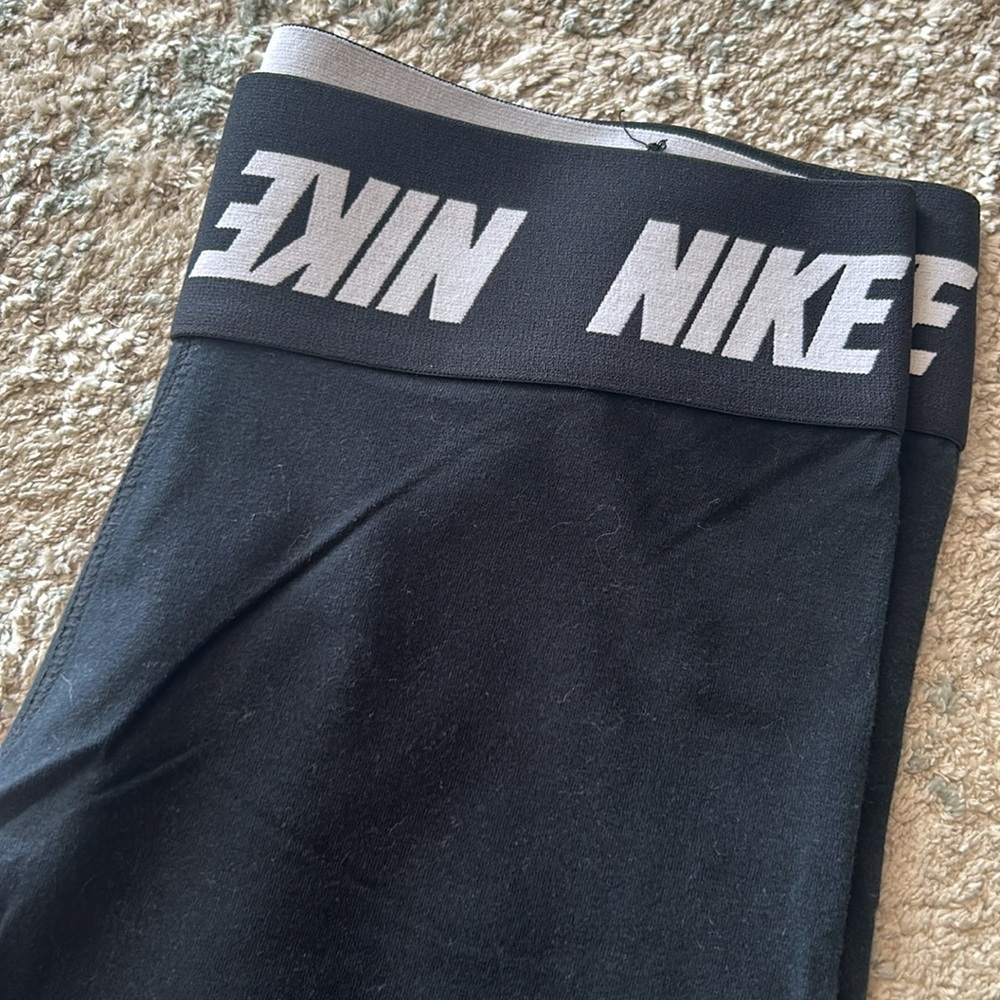 ✨Nike Leggings - Picture 2 of 6